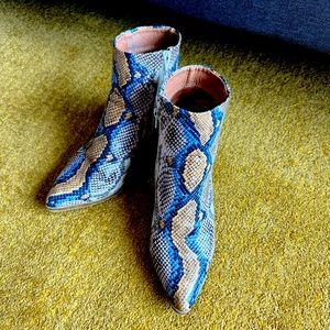 madden girl faux snakeskin booties size 8